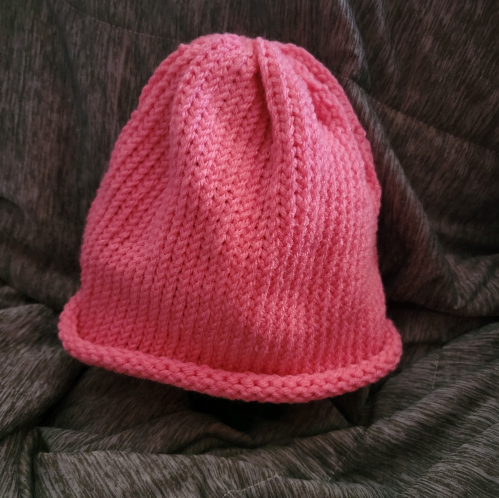Pink knitted short beanie